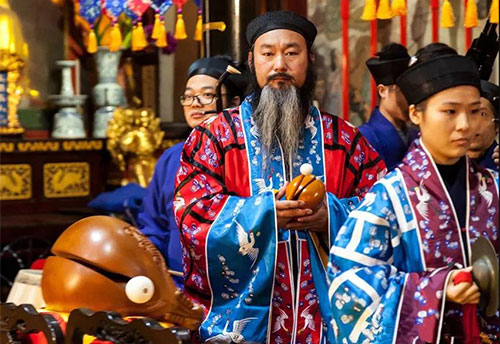 道士的含义：人行大道，号为道士！