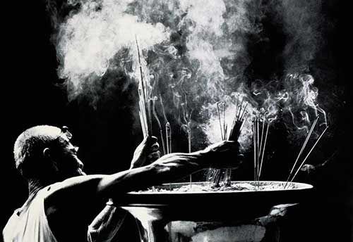 傻子上错坟，梦中老头答谢！